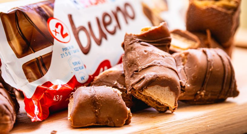 Упаковщик сладостей KINDER BUENO